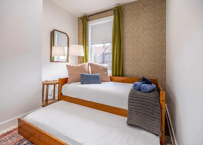 Modern Retreat With Dedicated Parking 2 King Beds Arcade Bbq Holiday home Pittsburgh