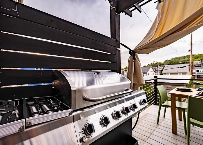 Modern Retreat With Dedicated Parking 2 King Beds Arcade Bbq Holiday home