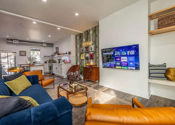 Modern Retreat With Dedicated Parking 2 King Beds Arcade Bbq