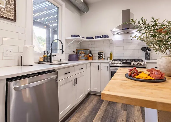 Holiday home Modern Retreat With Dedicated Parking 2 King Beds Arcade Bbq Pittsburgh