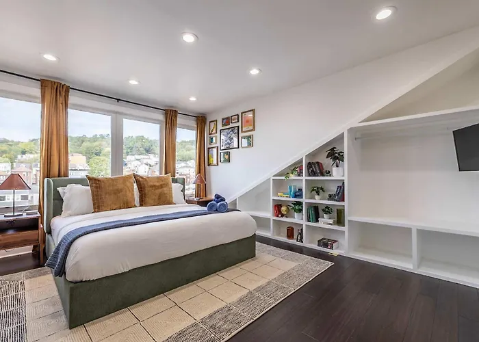Holiday home Modern Retreat With Dedicated Parking 2 King Beds Arcade Bbq Pittsburgh