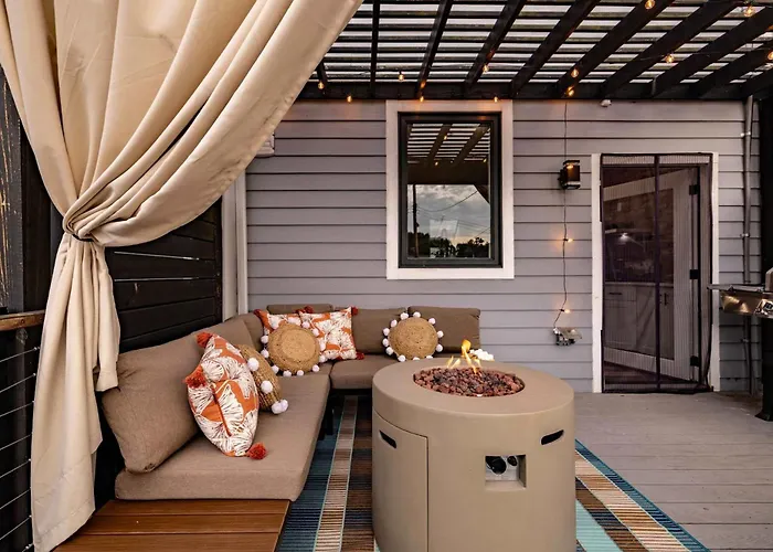 Holiday home Modern Retreat With Dedicated Parking 2 King Beds Arcade Bbq