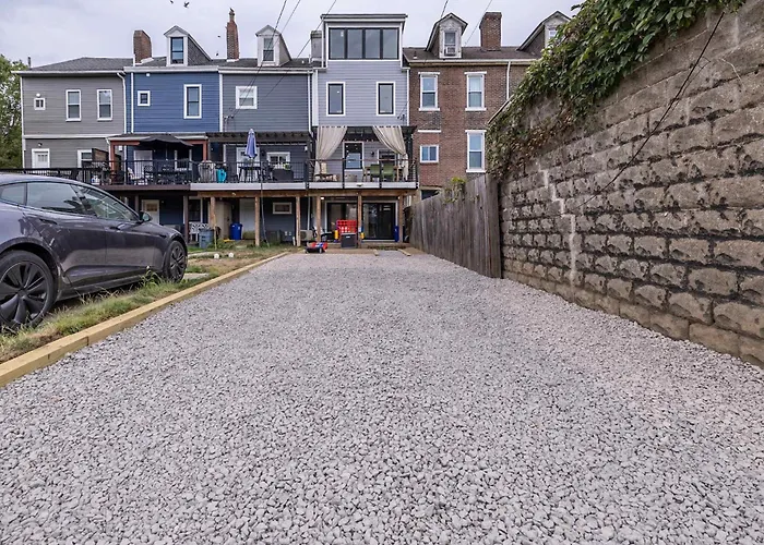 Modern Retreat With Dedicated Parking 2 King Beds Arcade Bbq *